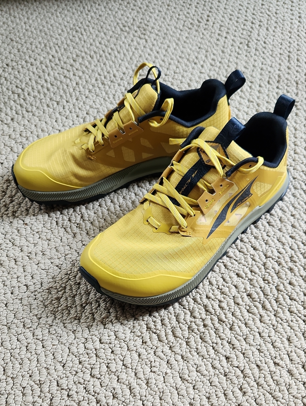 NEW Mens Altra Lone Peak 8 size 8 Yellow